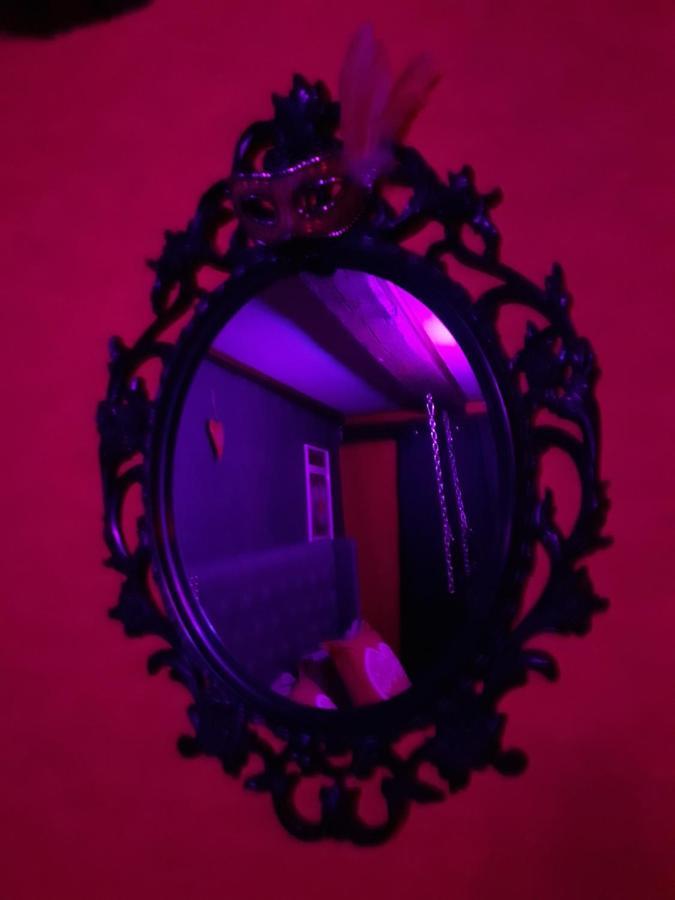 Love Room Le Rouge Et Noir Barr Exterior photo