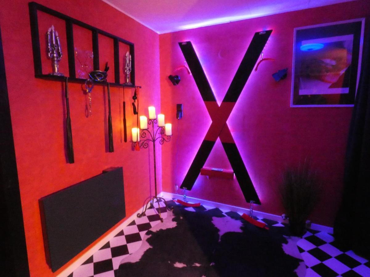 Love Room Le Rouge Et Noir Barr Exterior photo