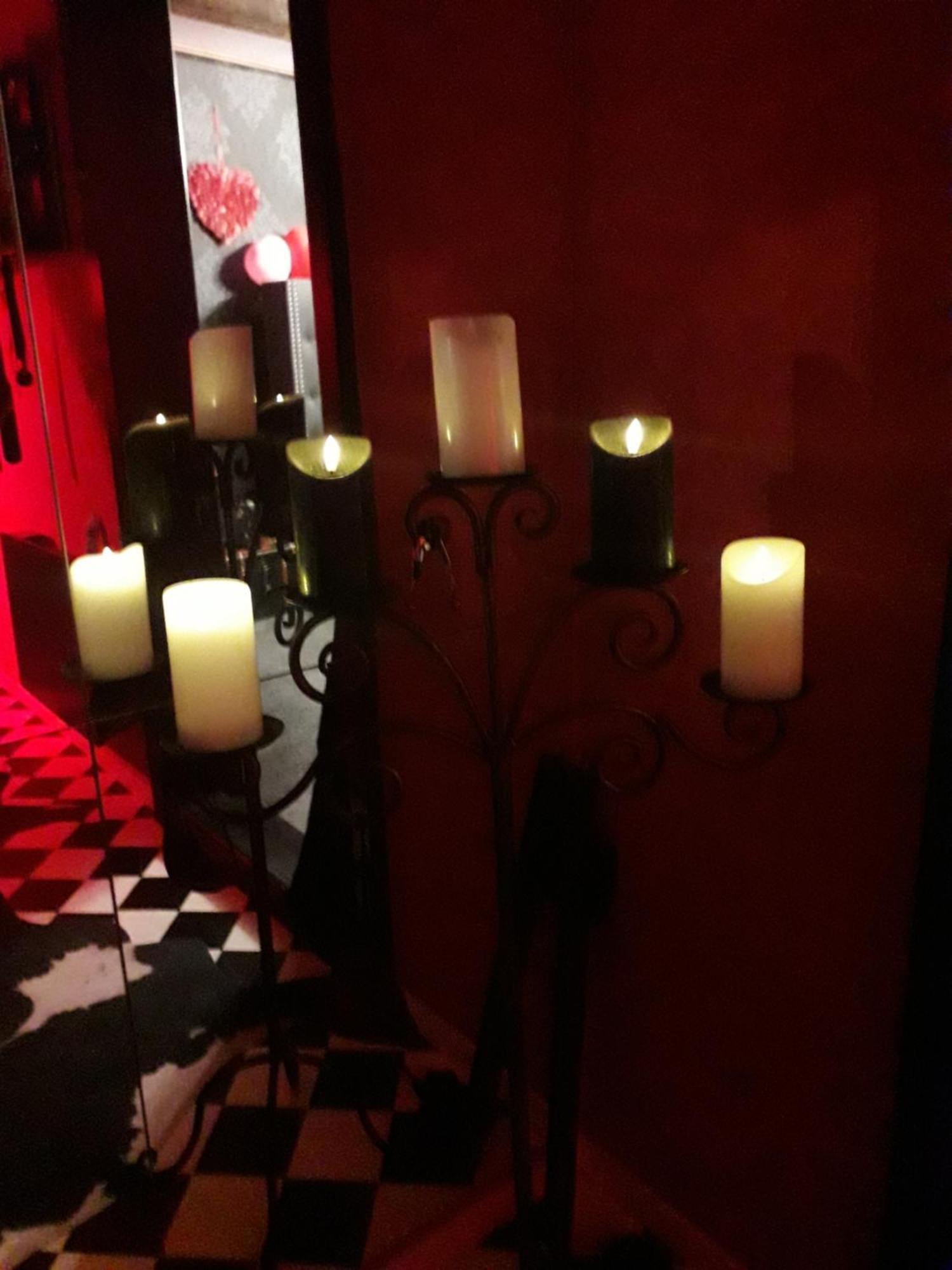 Love Room Le Rouge Et Noir Barr Exterior photo