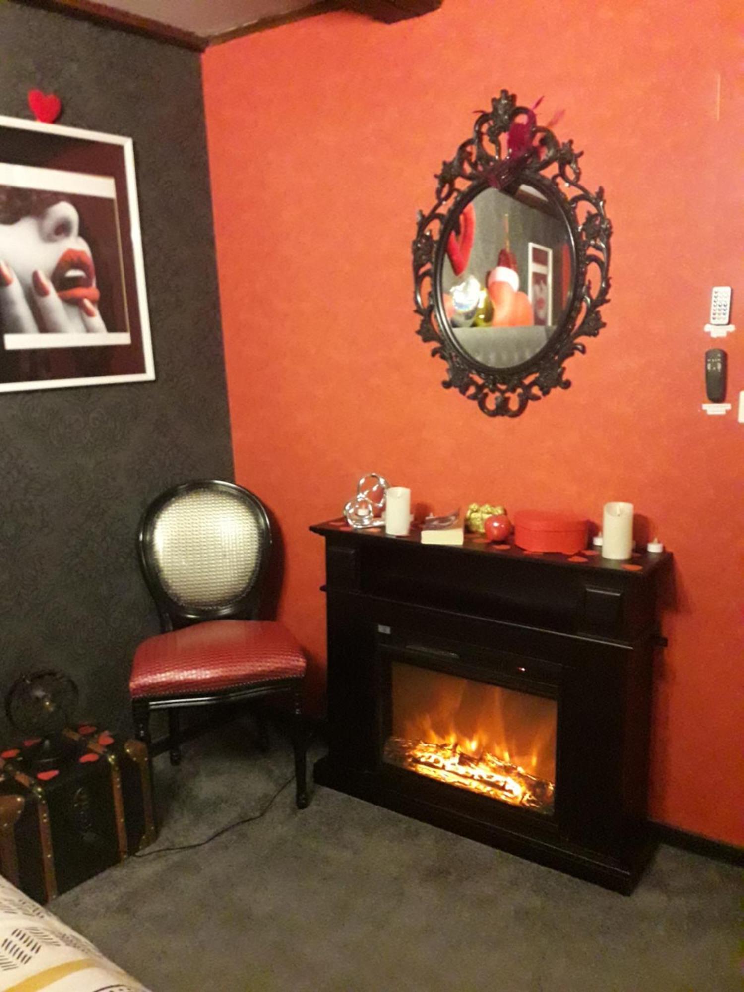 Love Room Le Rouge Et Noir Barr Exterior photo